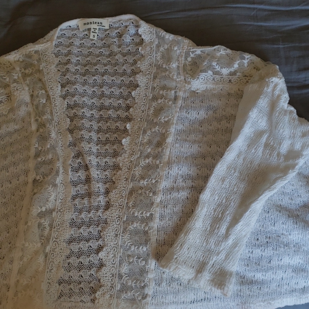Adorable white lace mini cardi